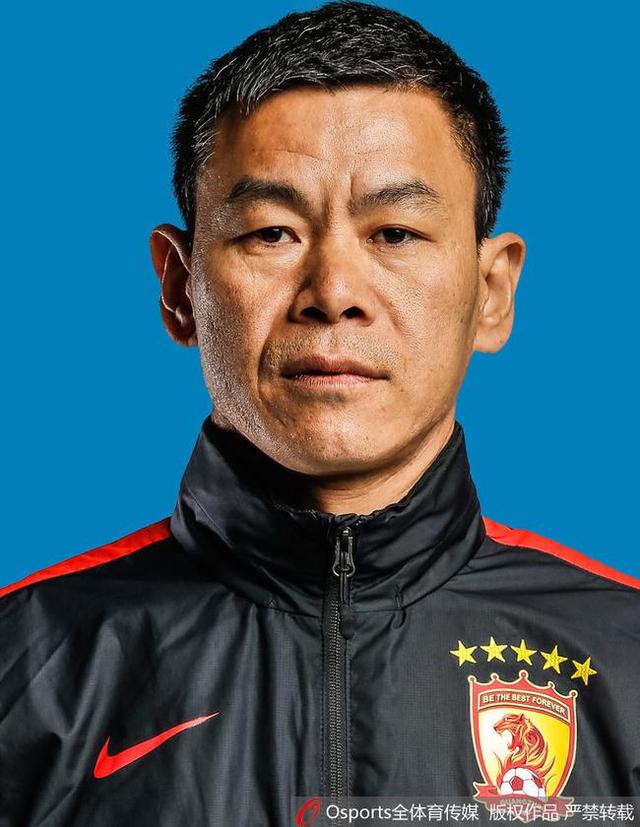 西媒：皇马与安切洛蒂即将续约 放弃明夏聘请阿隆索专门报道皇马新闻的西班牙媒体Managing Madrid消息，安切洛蒂即将与皇马续约，他与皇马的合同原本将于明年夏天到期。